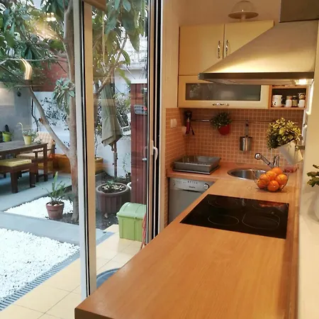 Issa -1min From The Beach,free Parking