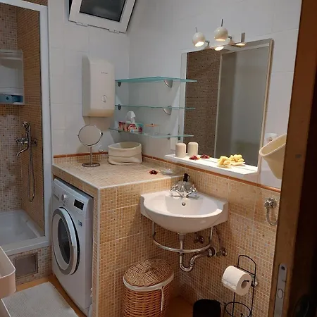 Issa -1min From The Beach,free Parking Apartman Split