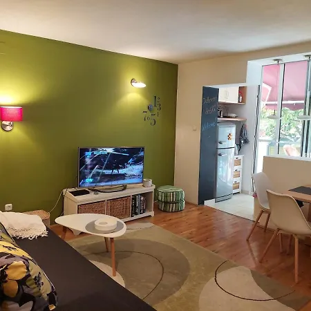 Issa -1min From The Beach,free Parking