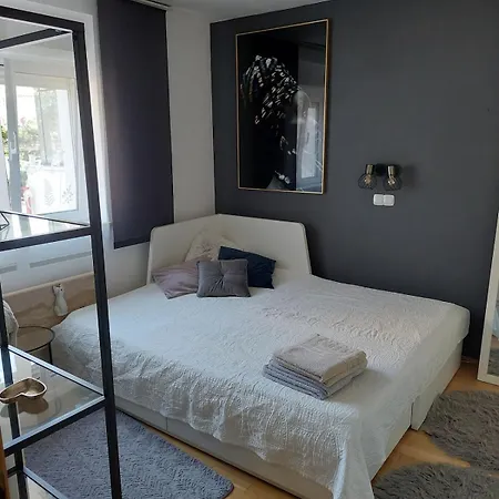 Issa -1min From The Beach,free Parking Apartman